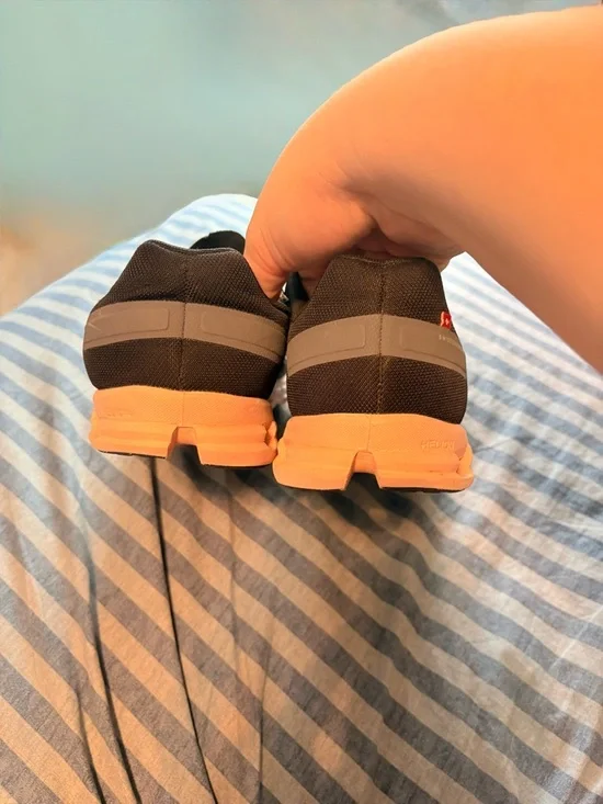 On Cloud Women’s Running Shoes in Black/Pink - Picture 2 of 3